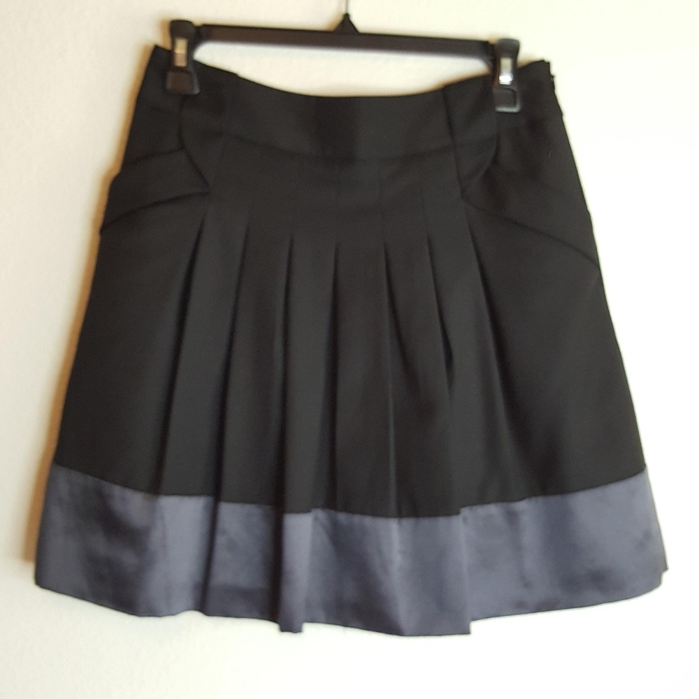 Ted Baker black & Gray linned Pleated Skirt sz. 1